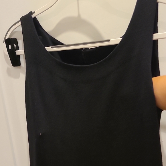 Elegant Black Sleeveless Dress - Picture 9 of 9